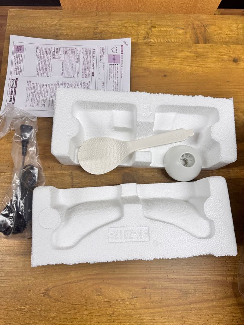 新品・未使用　JBH-G181w 炊飯器 1升炊き