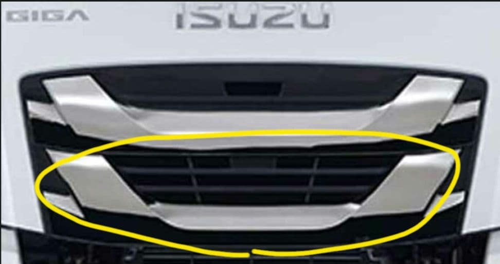 いすゞ純正　GIGA　ファイブスターギガ　ボンネットグリル　メッキパーツ　中古品