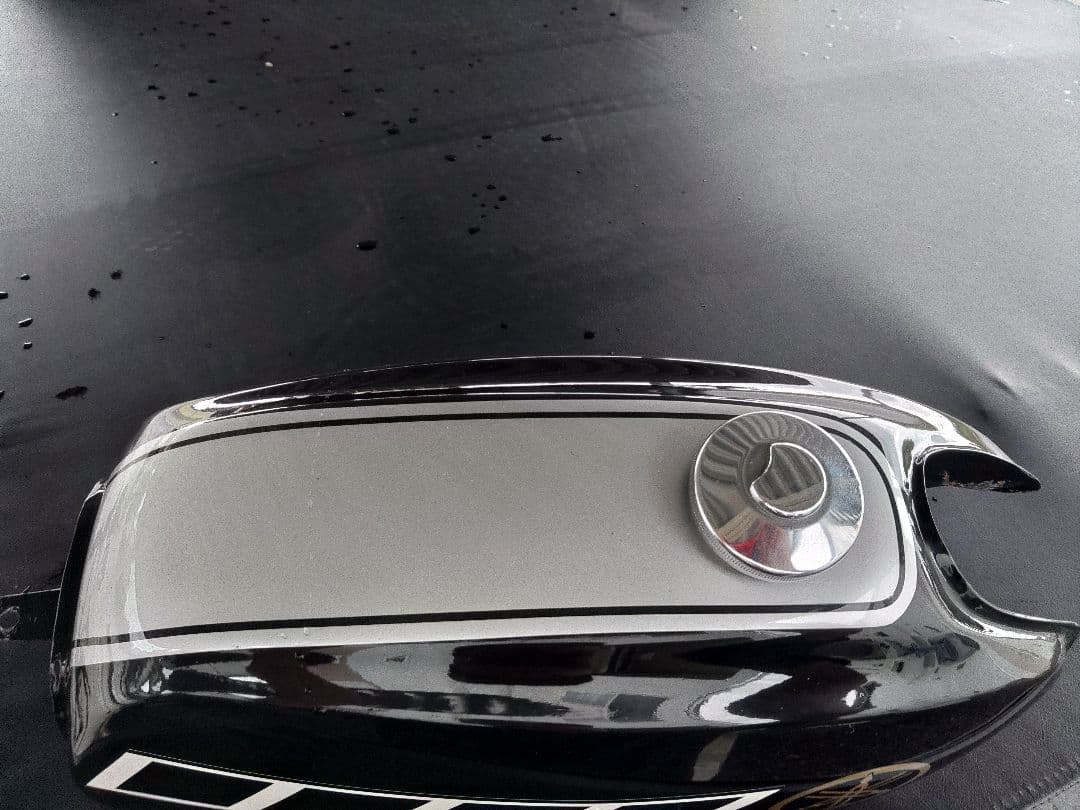 Yamaha バイクタンク 黒 ストライプ