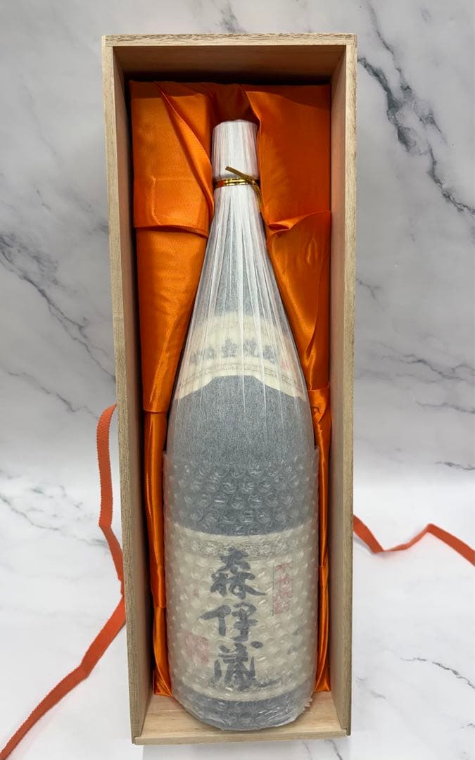 新品　未開栓　森伊蔵 焼酎 1800ml 桐箱入り　かめ壷焼酎　芋焼酎