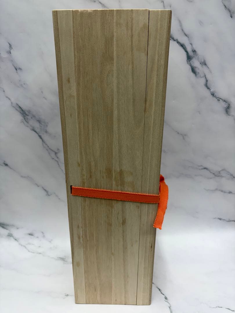 新品　未開栓　森伊蔵 焼酎 1800ml 桐箱入り　かめ壷焼酎　芋焼酎