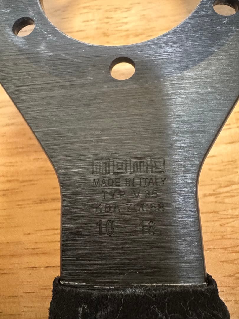 MOMO モモ　V35 バックスキン　ステアリング