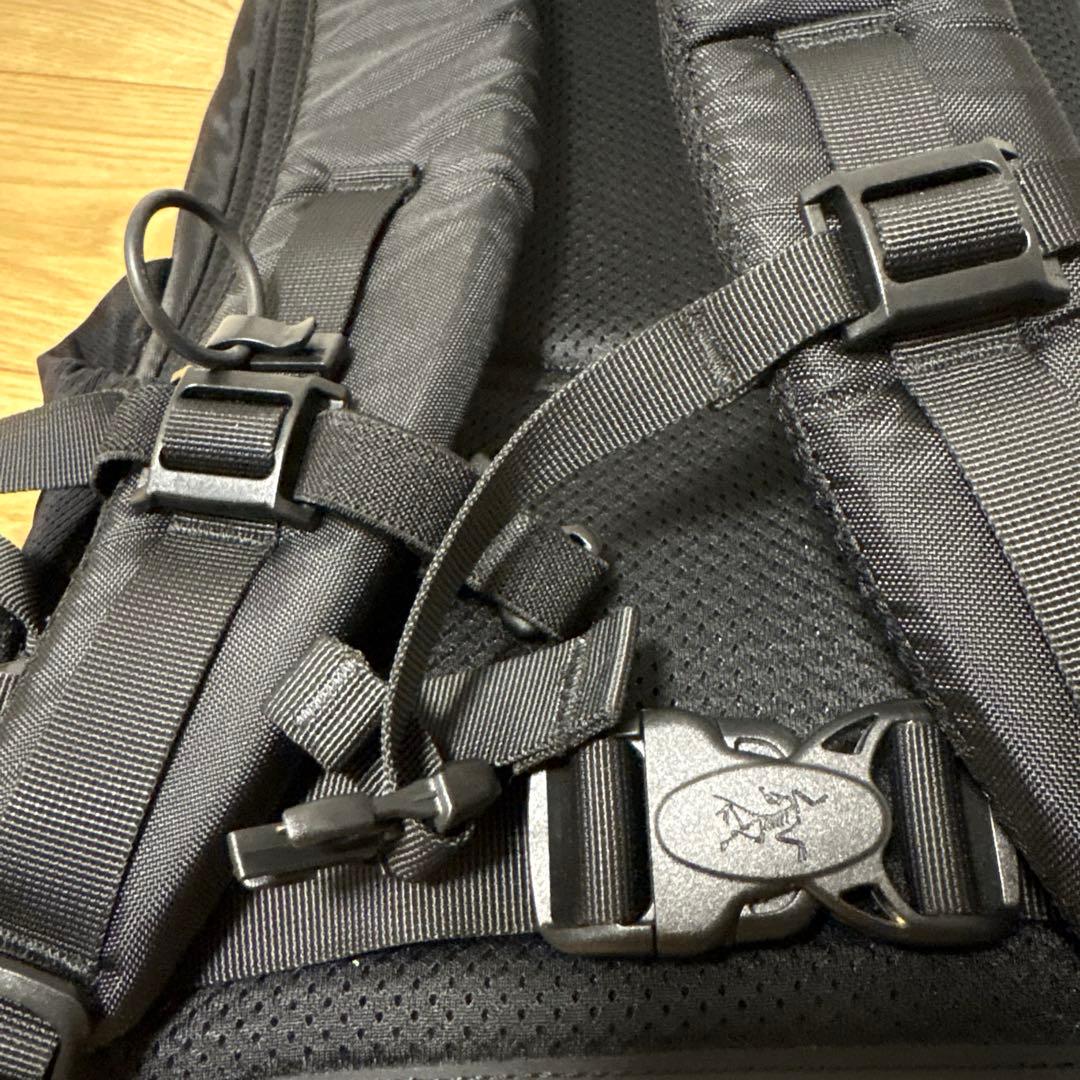 ARC'TERYX ブラック バックパック マンティス26