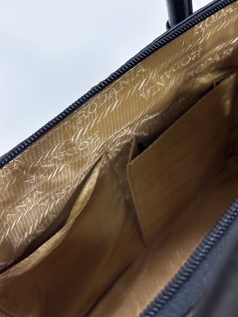 CAIMAN CROCODILE　ハンドバッグ　ブラック　ブガッティ型　新品