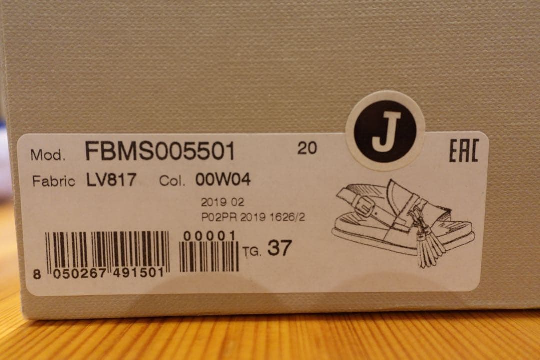 MARNI タッセル付きホワイトサンダル