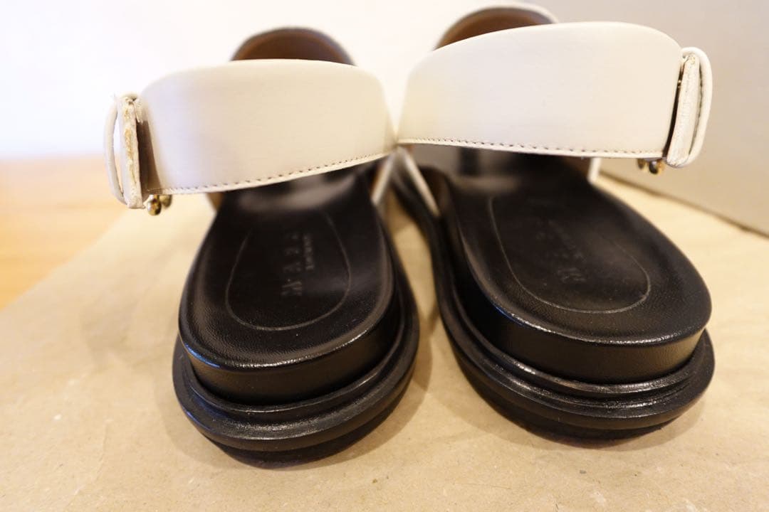 MARNI タッセル付きホワイトサンダル