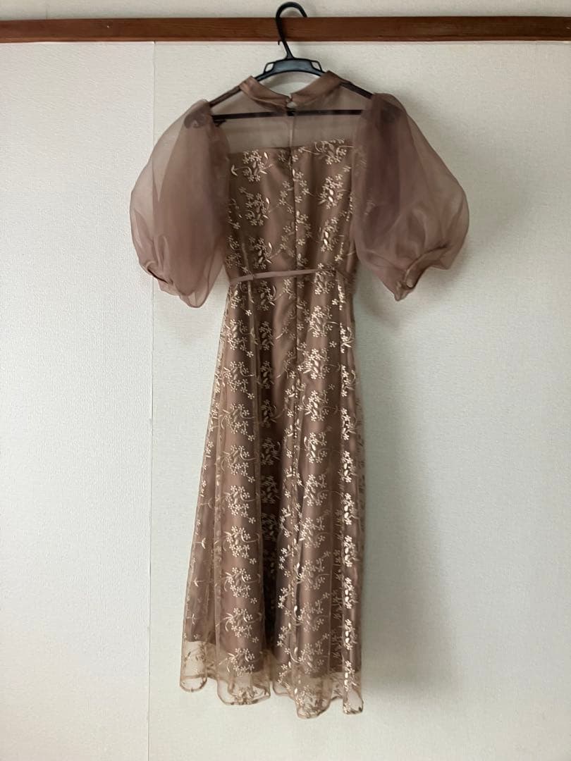 niana オーガンジーパフスリーブ刺繍レースドレス