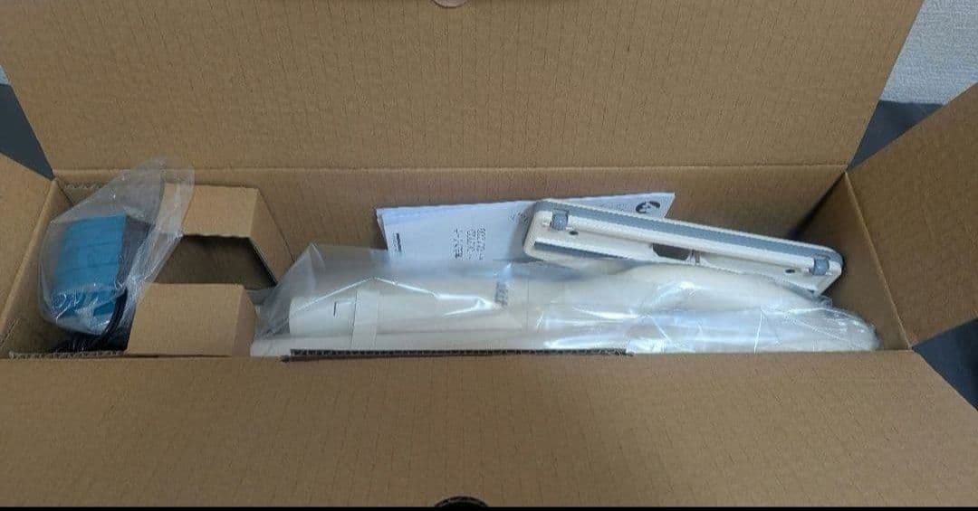 Makita 充電式クリーナー CL100DW 新品　２台