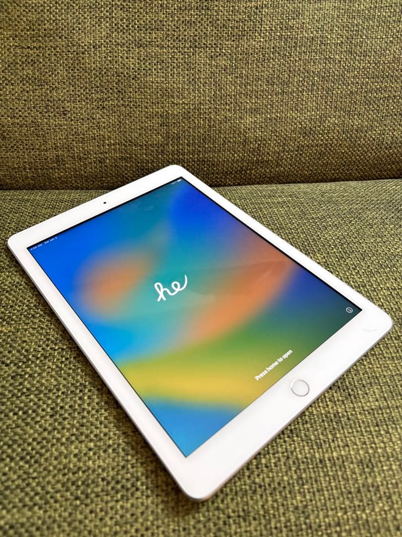 ［美品］Apple iPad グレー 第6世代 32G Wi-Fiモデルおまけ付