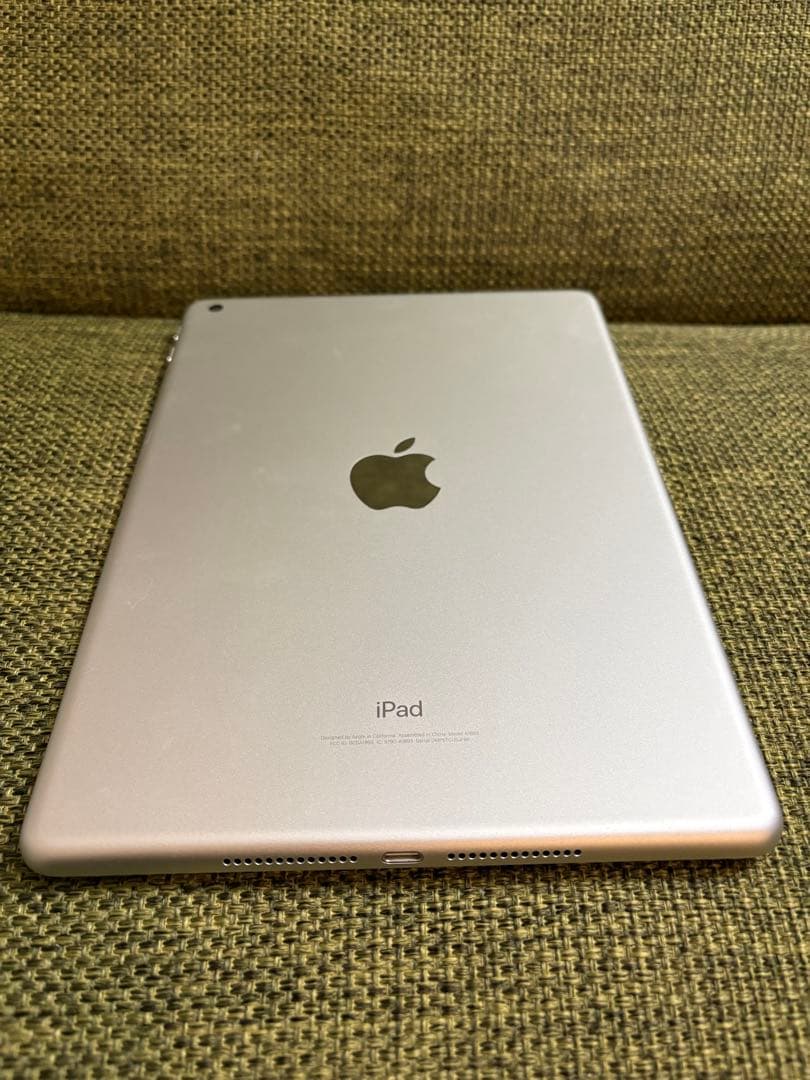 ［美品］Apple iPad グレー 第6世代 32G Wi-Fiモデルおまけ付