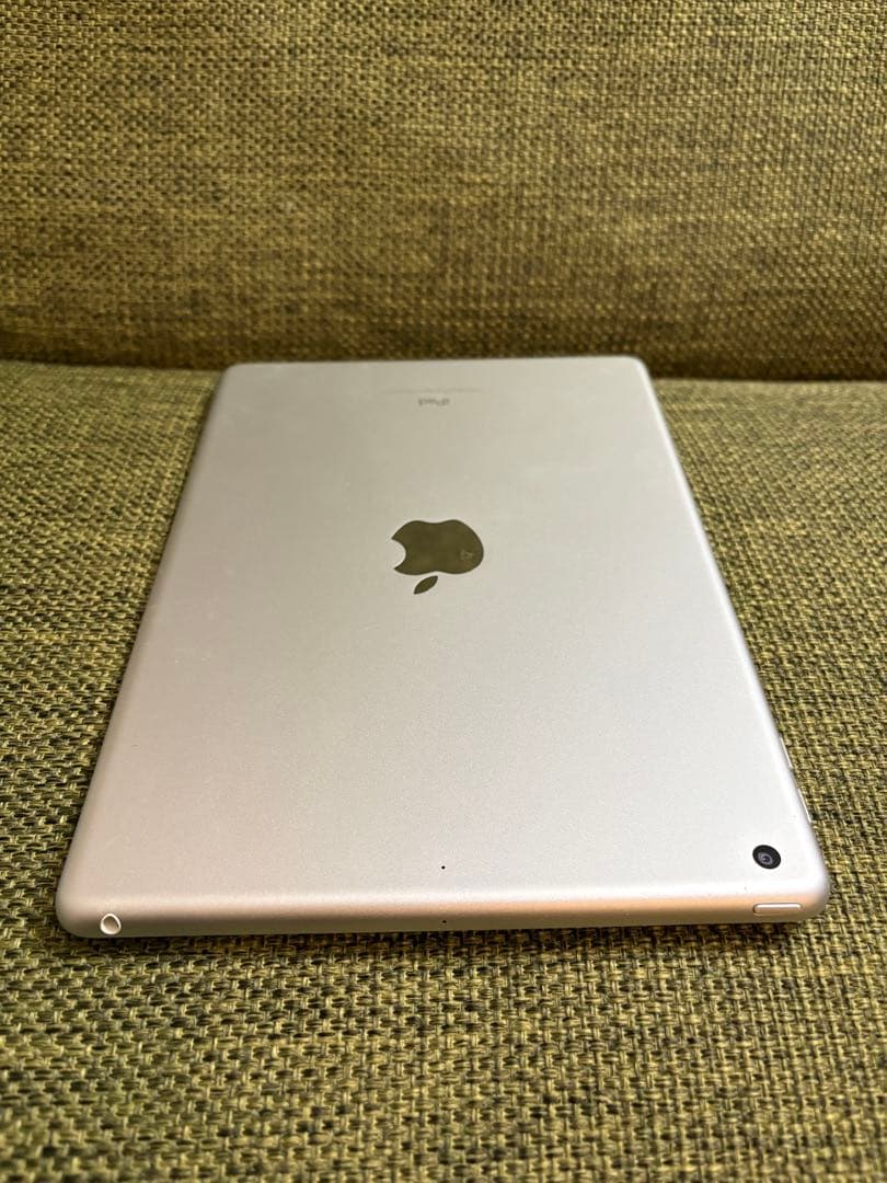 ［美品］Apple iPad グレー 第6世代 32G Wi-Fiモデルおまけ付