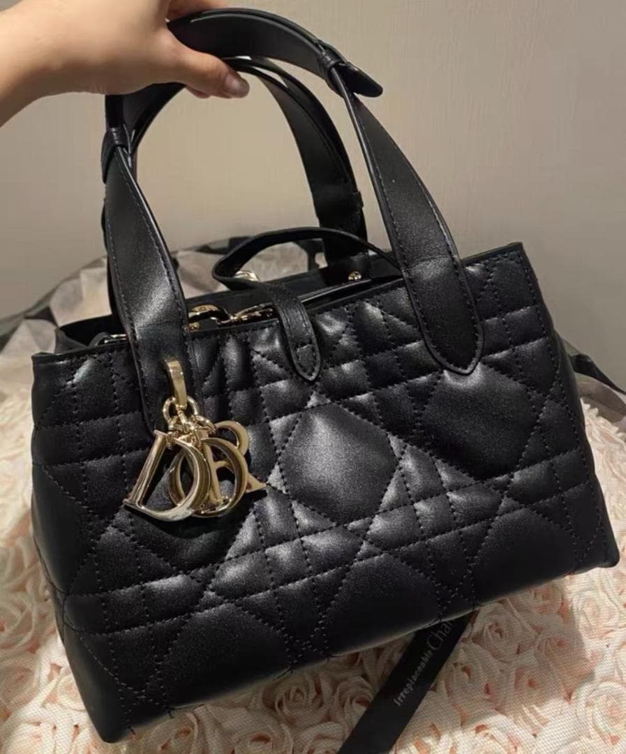 ブラックのキルティングデザイン ブラック ハンドバッグ