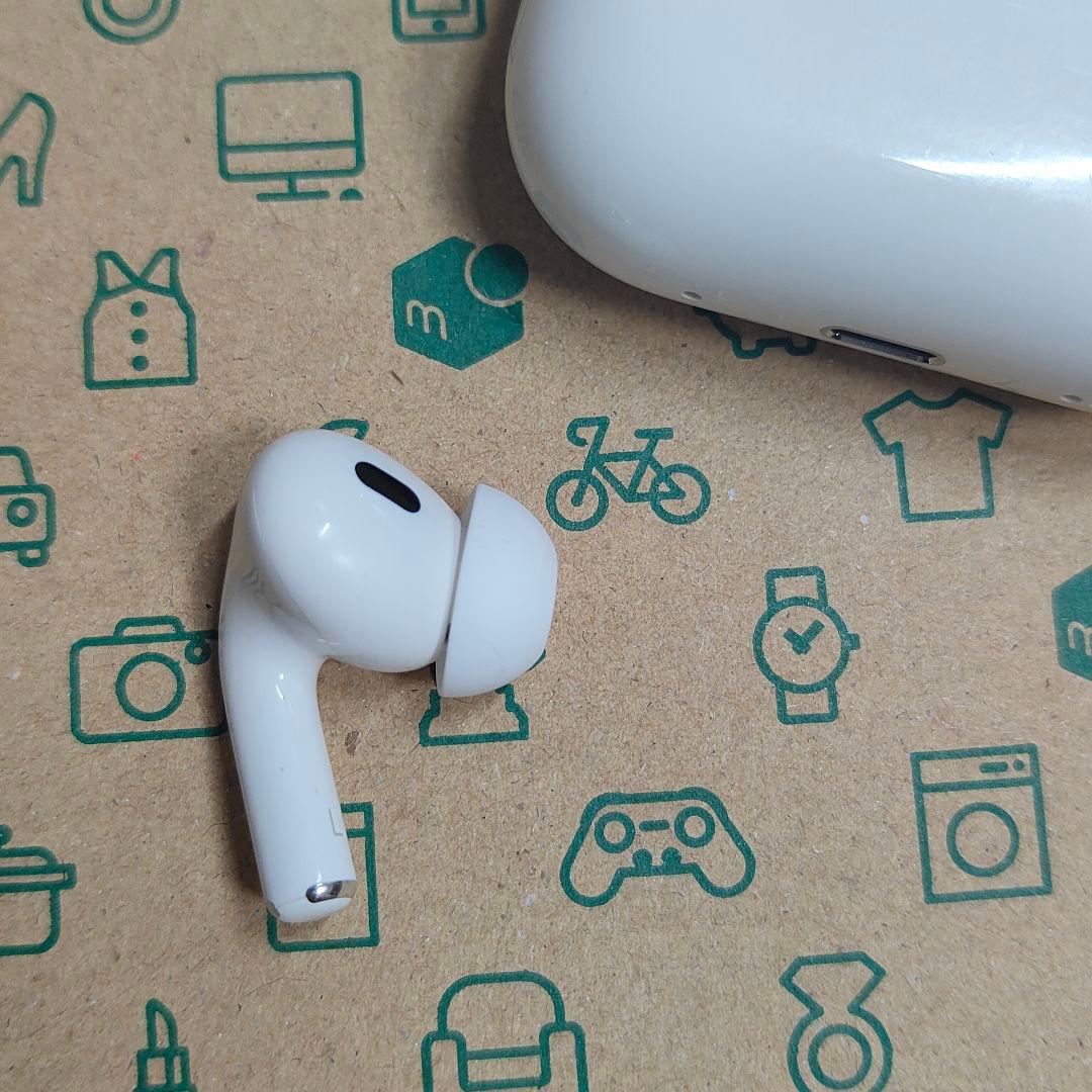 AirPods Pro 第2世代 左耳とケース