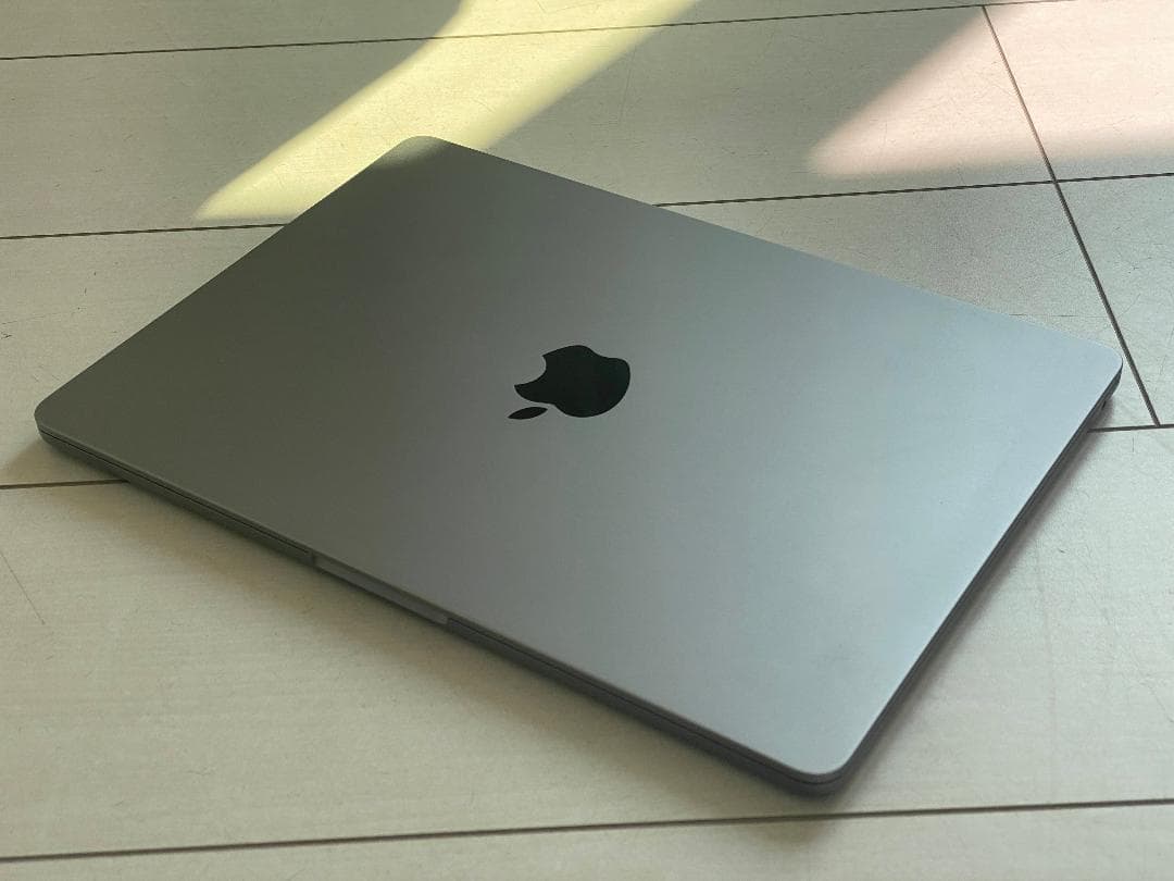 MacBook Air 2022 13.6 M2 スペースグレー 8GB 美品