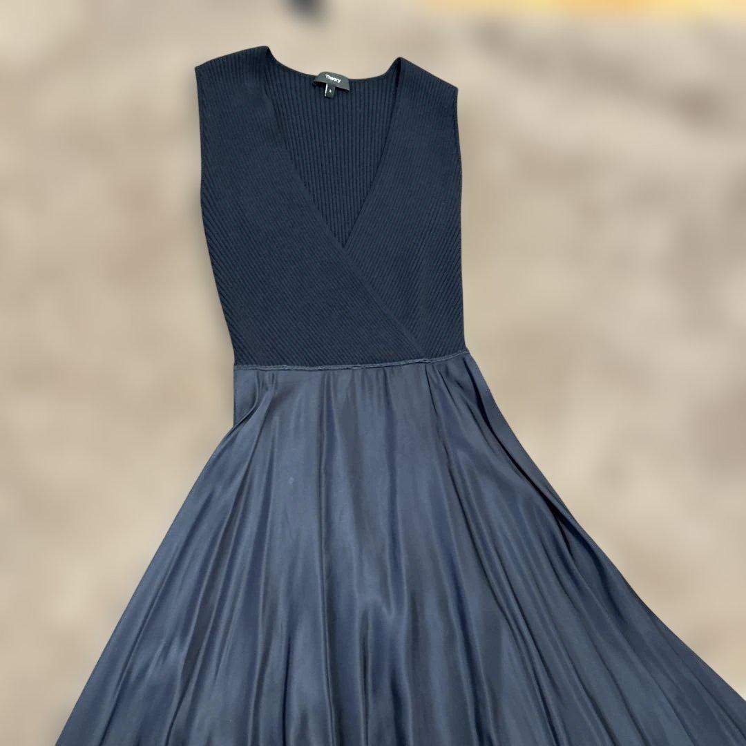 theoryダークネイビー パーティードレスとバルーンカーディガンセット