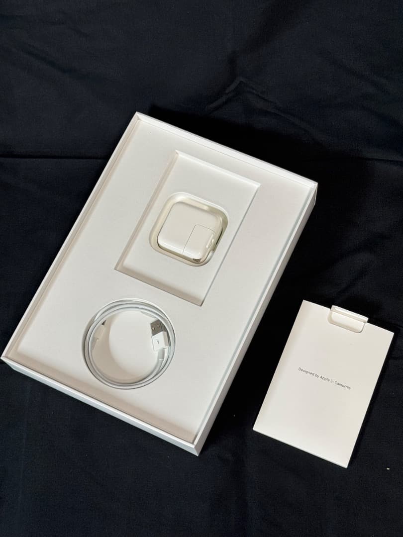 美品 iPad 第6世代 wifiモデル MR7G2J/A A1893