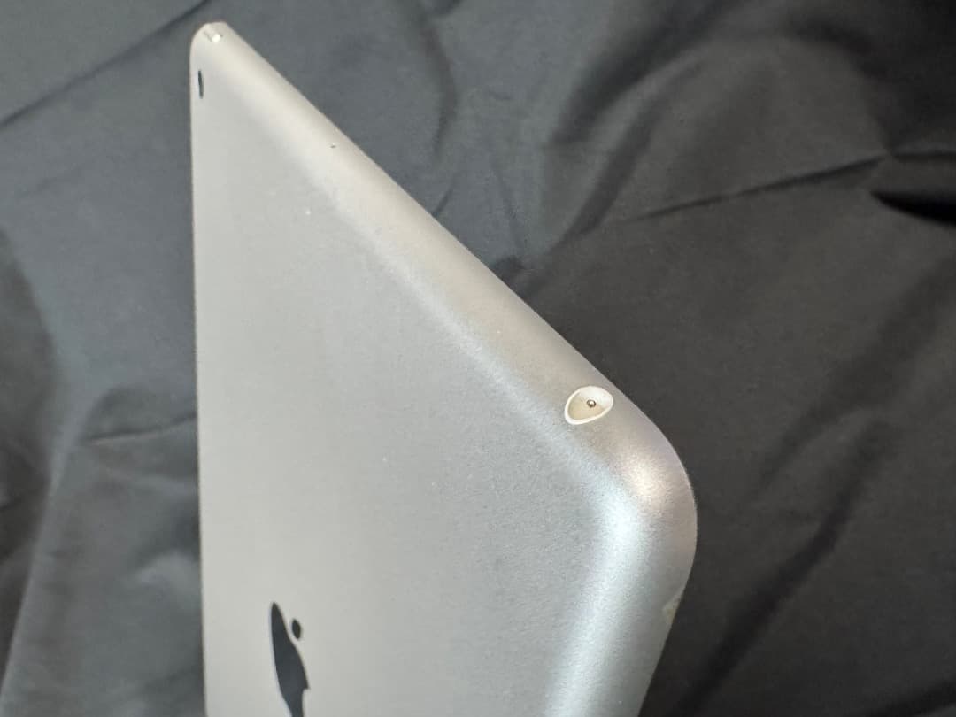 美品 iPad 第6世代 wifiモデル MR7G2J/A A1893