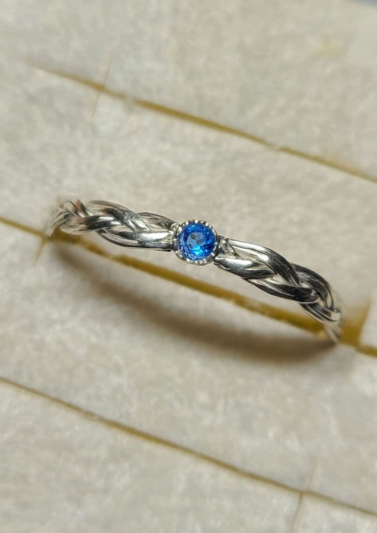 鮮やかなビビッドブルー★ドイツアウイナイトリングSV編み込み★