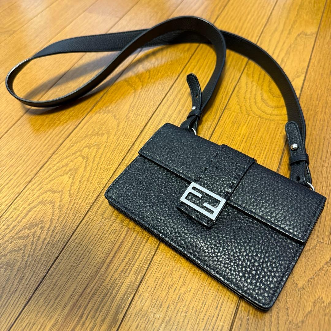 FENDI レザーショルダーバッグ ブラック