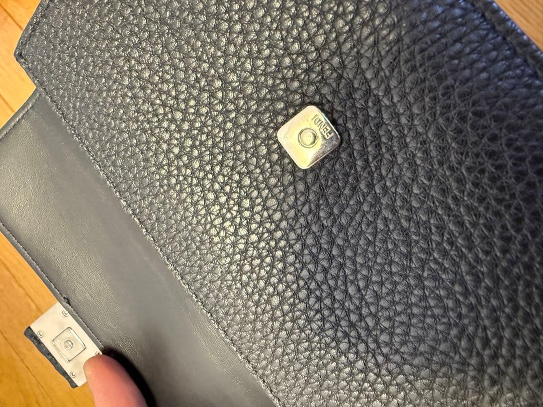 FENDI レザーショルダーバッグ ブラック