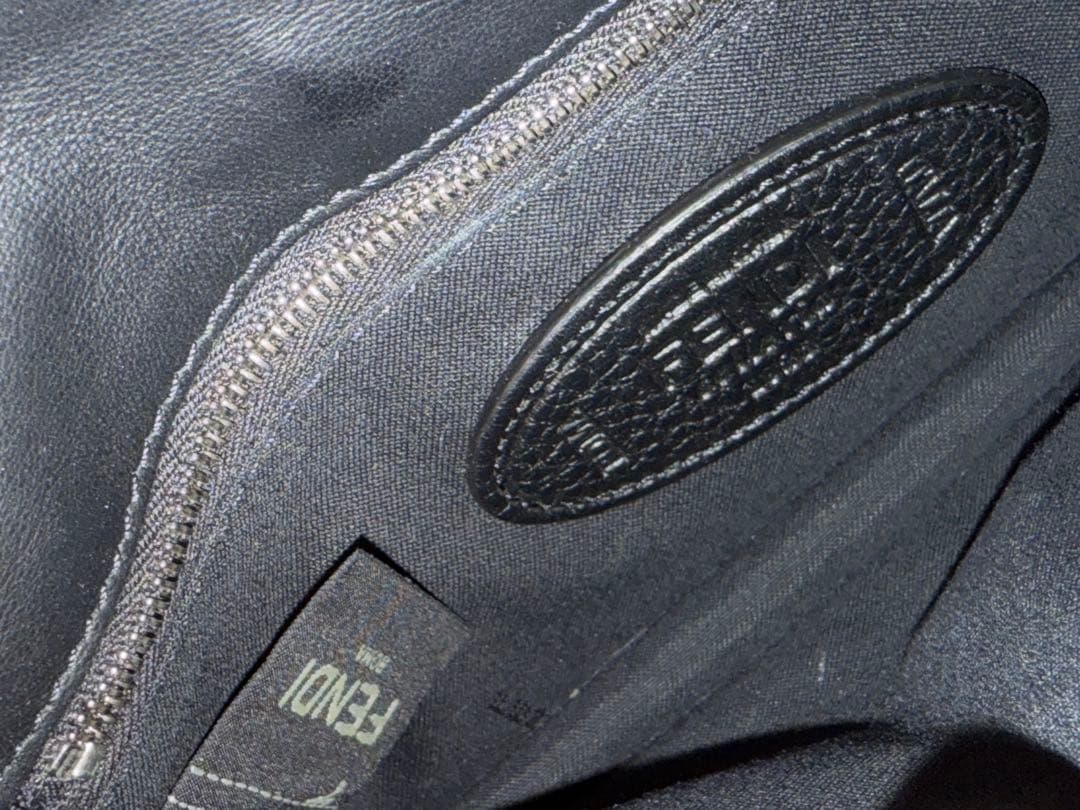 FENDI レザーショルダーバッグ ブラック