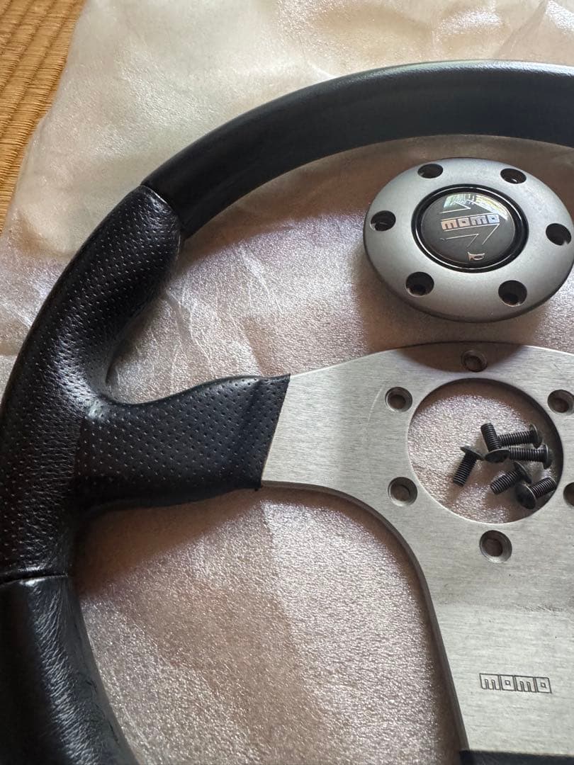 箱付き！MOMO RACE ステアリング　35パイ