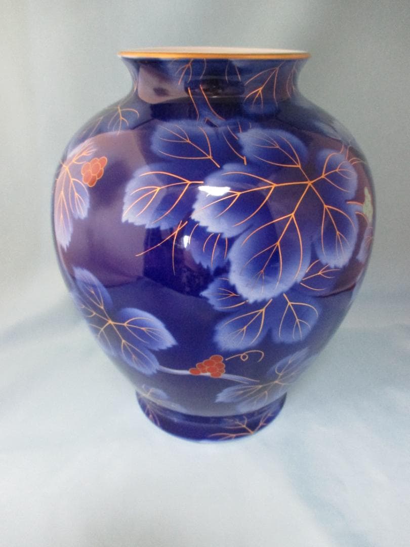 有田焼　深川製磁　金彩　瑠璃　葡萄　花瓶