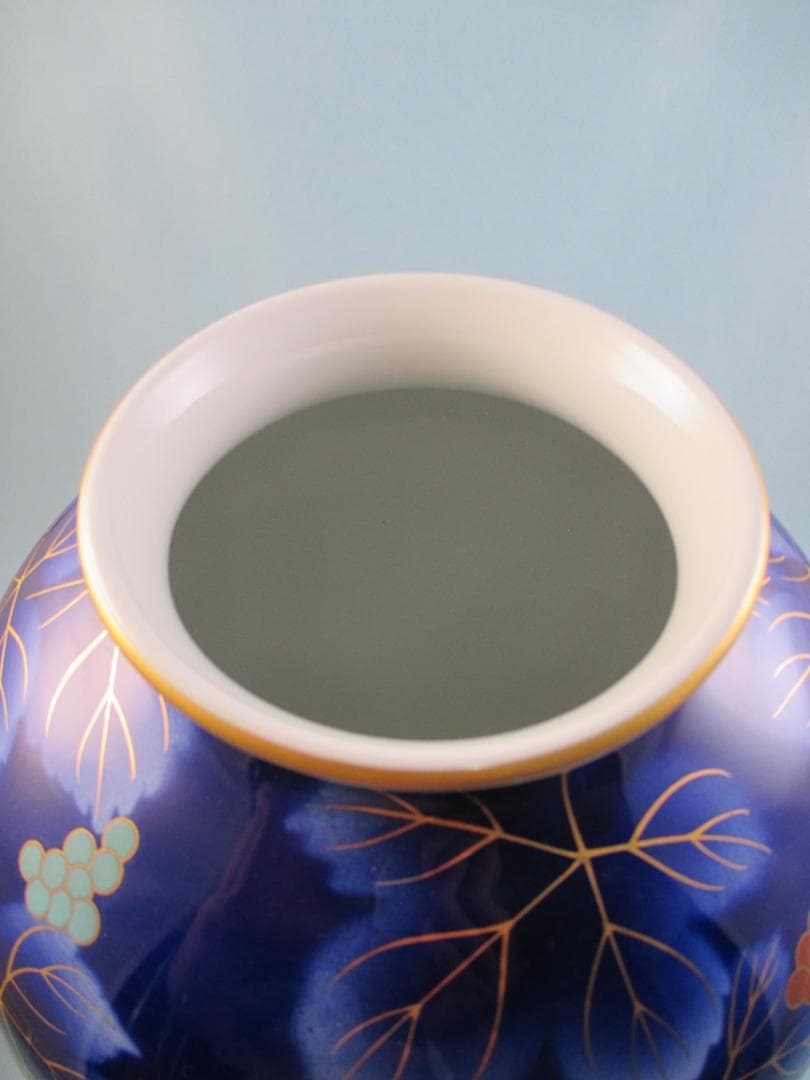 有田焼　深川製磁　金彩　瑠璃　葡萄　花瓶