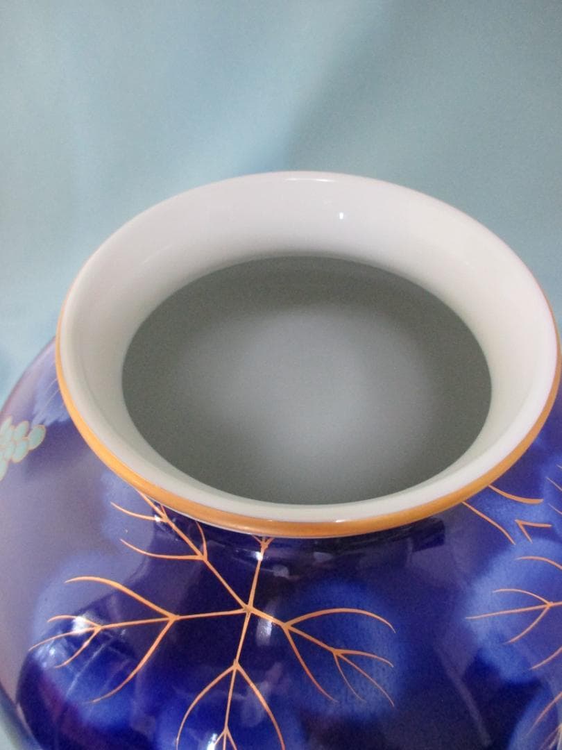 有田焼　深川製磁　金彩　瑠璃　葡萄　花瓶