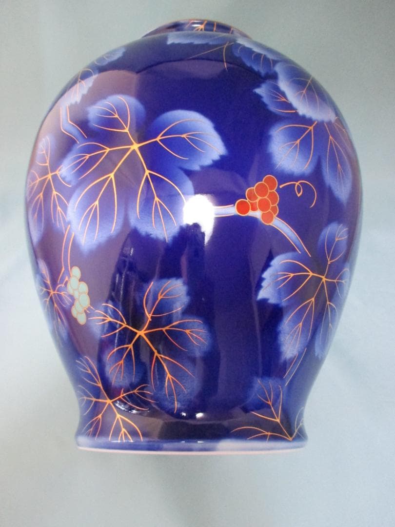 有田焼　深川製磁　金彩　瑠璃　葡萄　花瓶