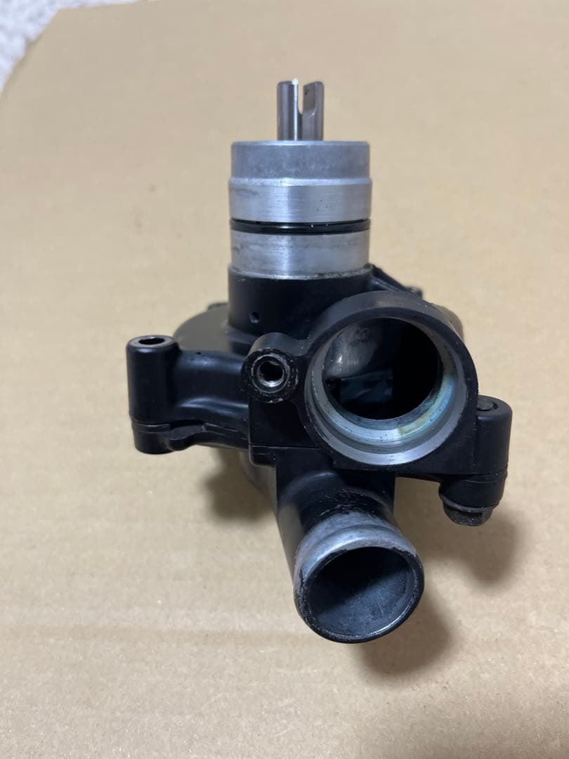 【価格相談可】GPZ900R 純正ウォーターポンプ　A16外し