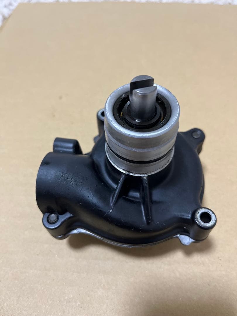 【価格相談可】GPZ900R 純正ウォーターポンプ　A16外し