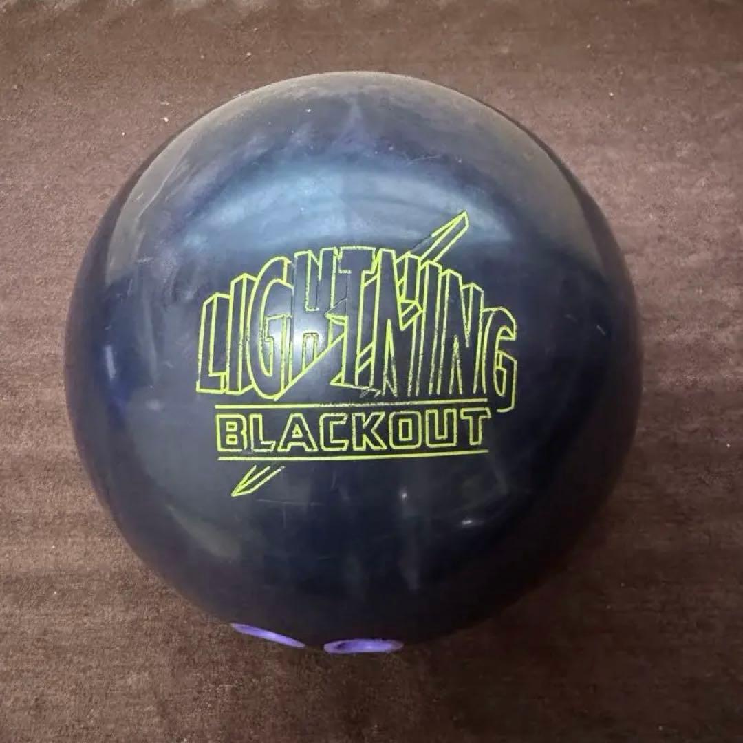 【人気】ボウリングボール ライトニングブラックアウト 15P