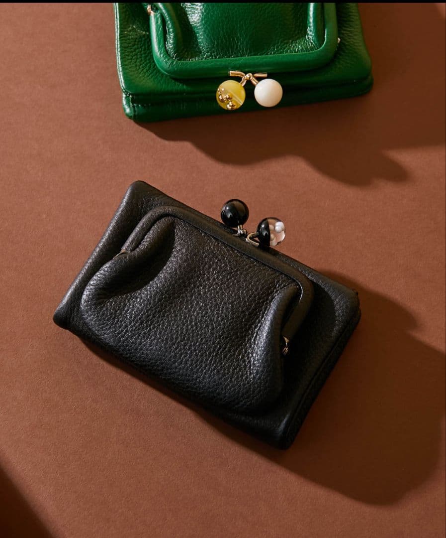 イアパピヨネ　牛革がま口2つ折り財布