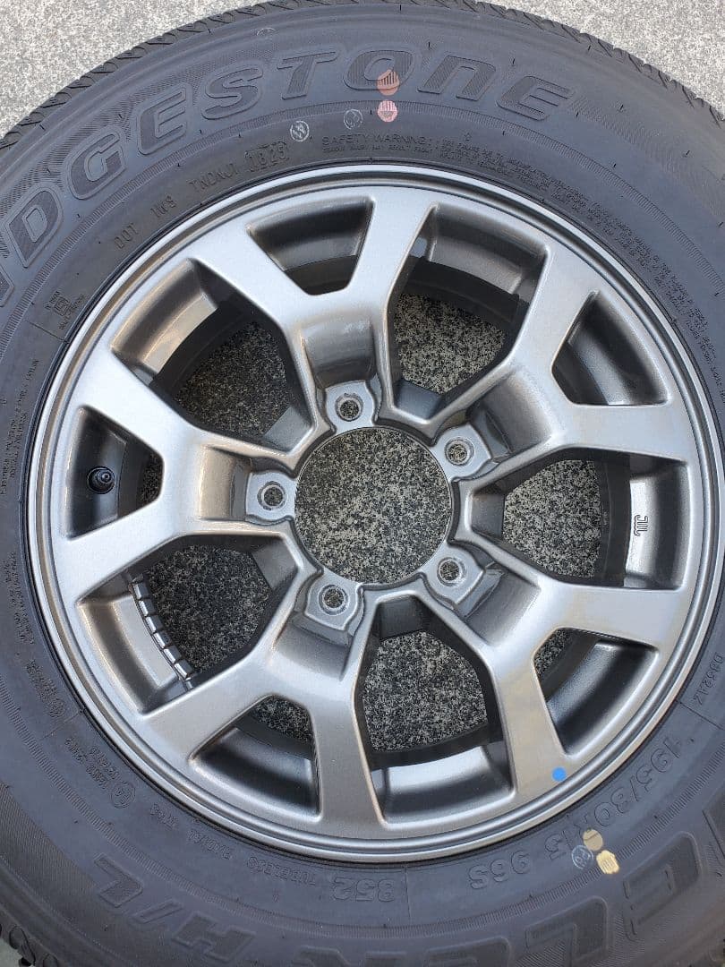 ノマド　純正アルミホイール・タイヤ　新車外し