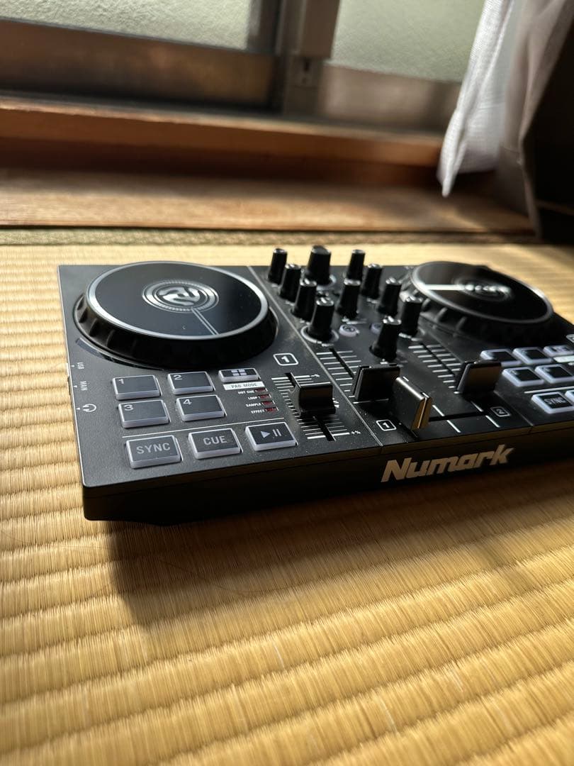 〘 コニ〙Numark Party Mix DJコントローラー