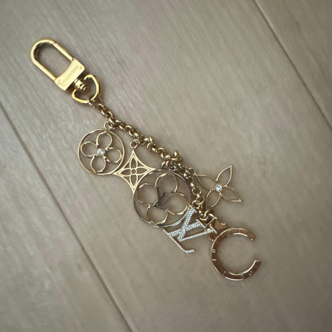 しゃねるん　ルイヴィトン　チャーム