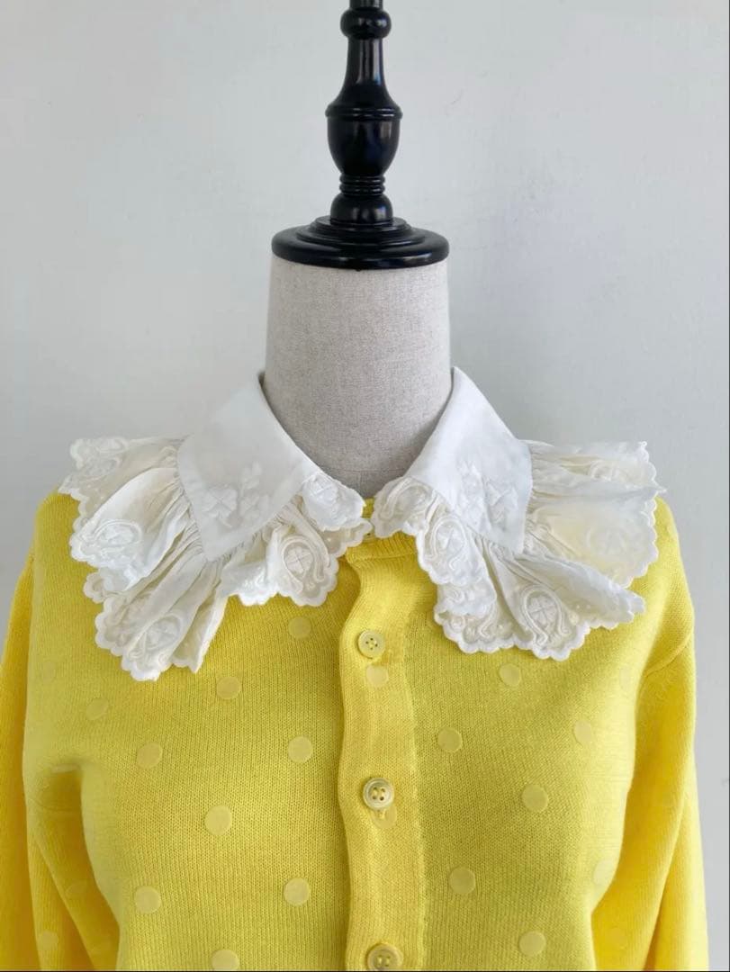 MUVEIL　　クローバーレース衿ニット