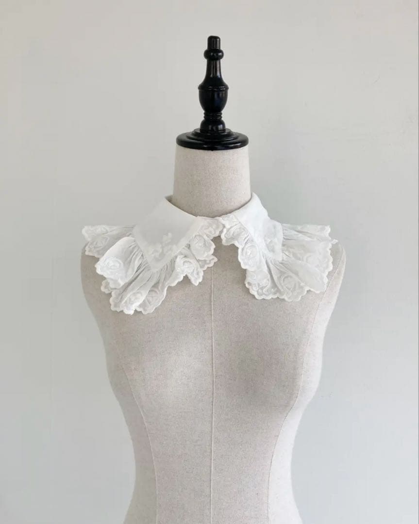 MUVEIL　　クローバーレース衿ニット