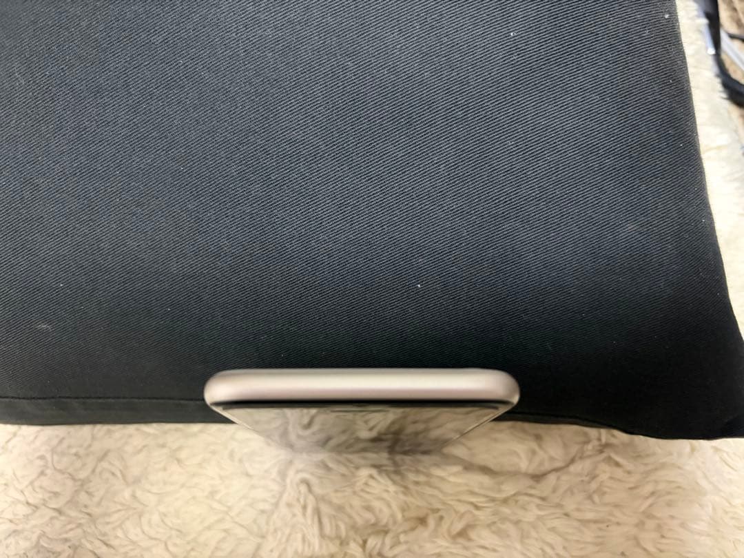 (本日限定値引き中)iPhone SE 第3世代　64GB 白色