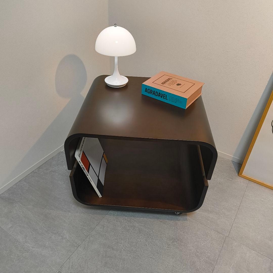 ミッドセンチュリー　ブラウン　木製サイドテーブル ボールキャスター付き　曲げ木