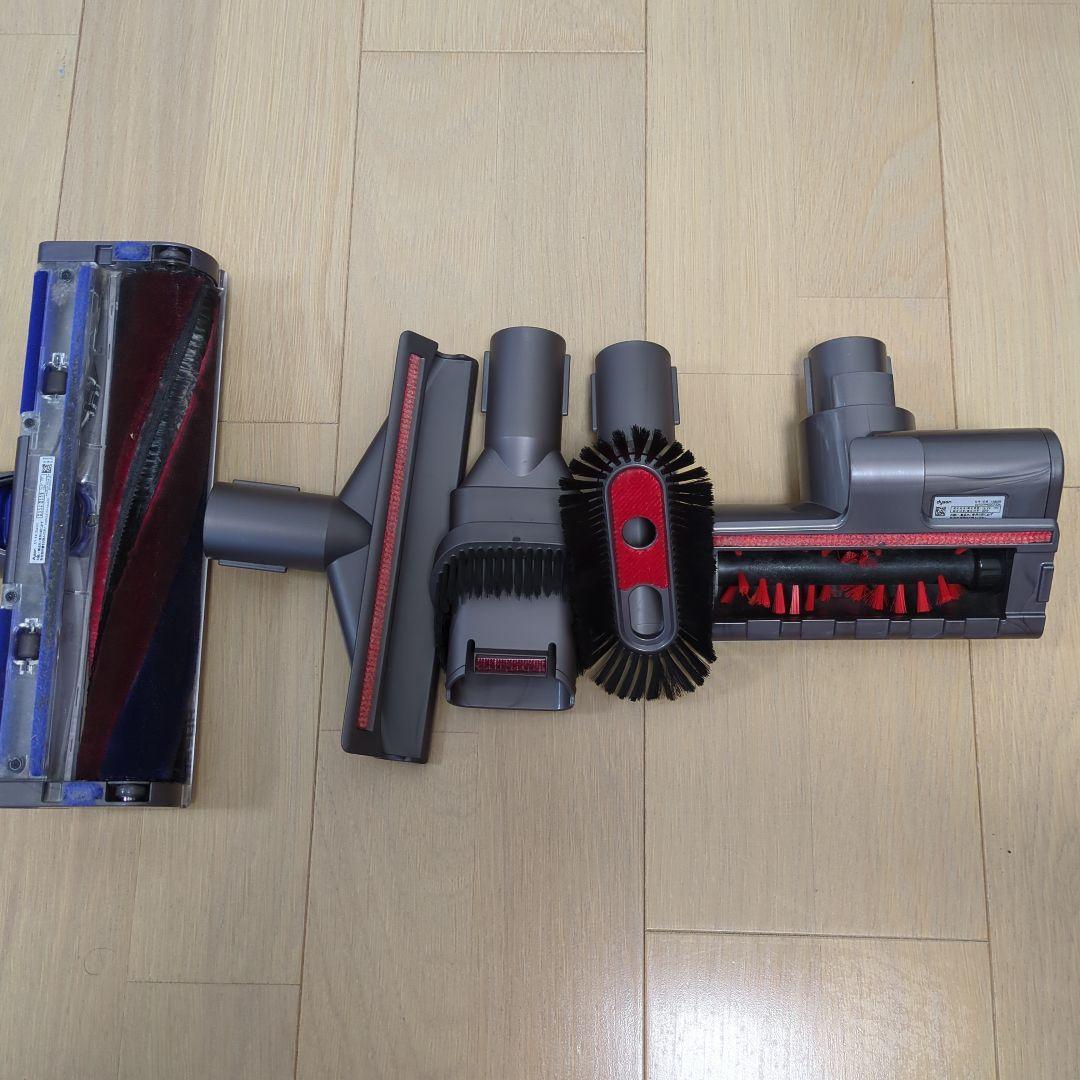 Dyson V8 slim fluffy+　掃除機 各種アタッチメント付き
