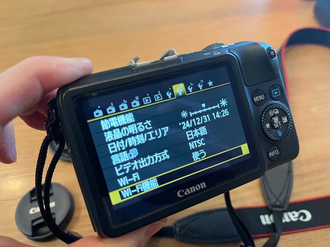 【美品】EOS M2 ダブルズームキット　EF-Mレンズ付　付属品全てあり