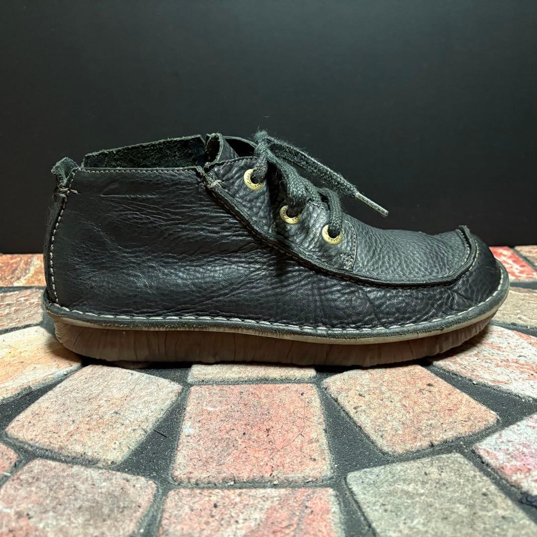 クラークス　チャッカブーツ　レザー　革靴 オブリークトゥ　シボ加工　27cm 黒