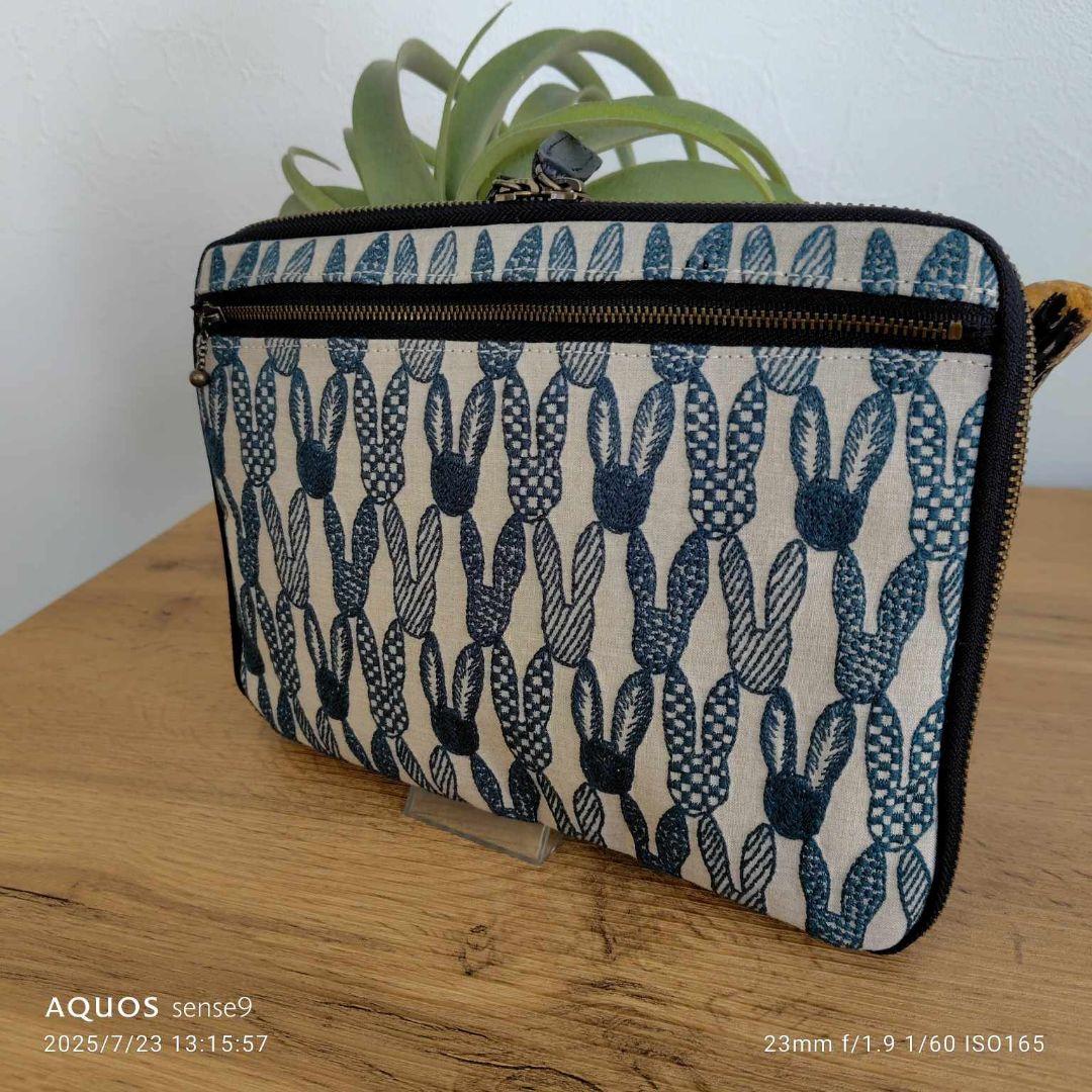 【相談用】おおきめラウンドファスナー　バッグインポーチ