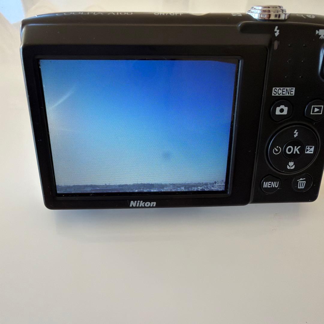 訳あり　Nikon COOLPIX A100 シルバー コンパクトデジタルカメラ
