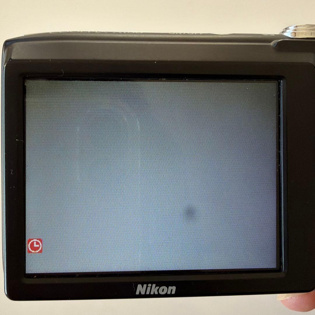 訳あり　Nikon COOLPIX A100 シルバー コンパクトデジタルカメラ