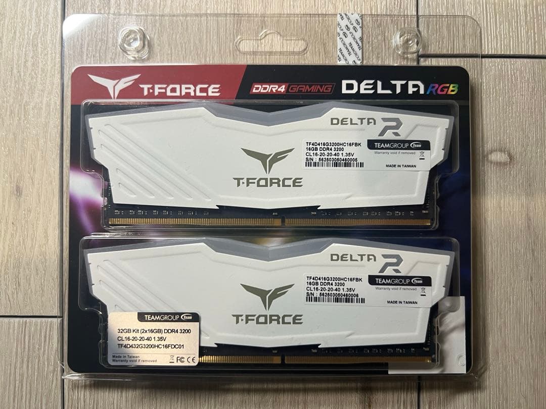【新品】TEAM RGB WHITE DDR4 3200Mhz 16G✕2枚