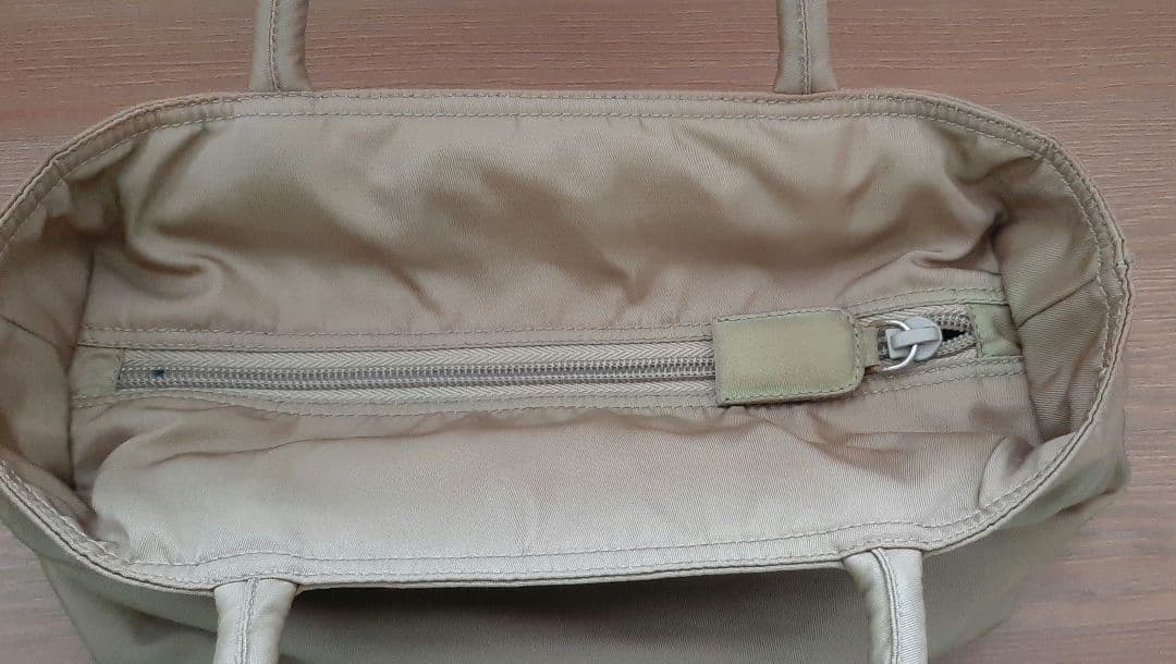 PRADA ベージュ ハンドバッグ