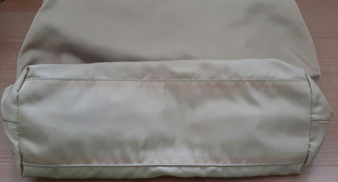 PRADA ベージュ ハンドバッグ